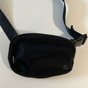 Lululemon Everywhere Belt Bag